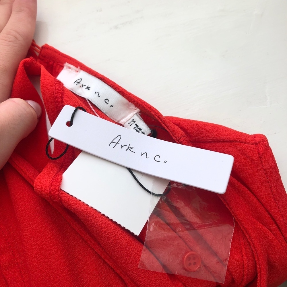 RED COLD SHOULDER RUFFLE TOP SIZE MEDIUM - Picture 4 of 4